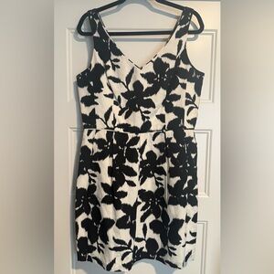 White House Black Market Black and White Floral V-Neck Mini Dress